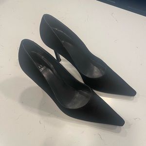 Stuart Weitzman pointed toe black suede pump 7.5